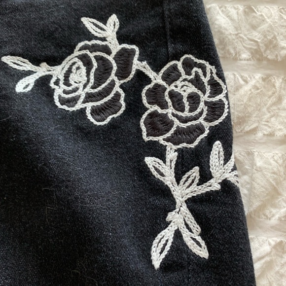 Levi’s women’s charcoal black embroidered flowers 721 high rise skinny 30 - Picture 13 of 15